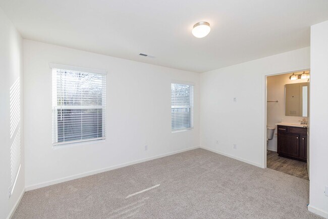 Building Photo - READY IN AUGUST 3 br 2.5 Townhome Near His...