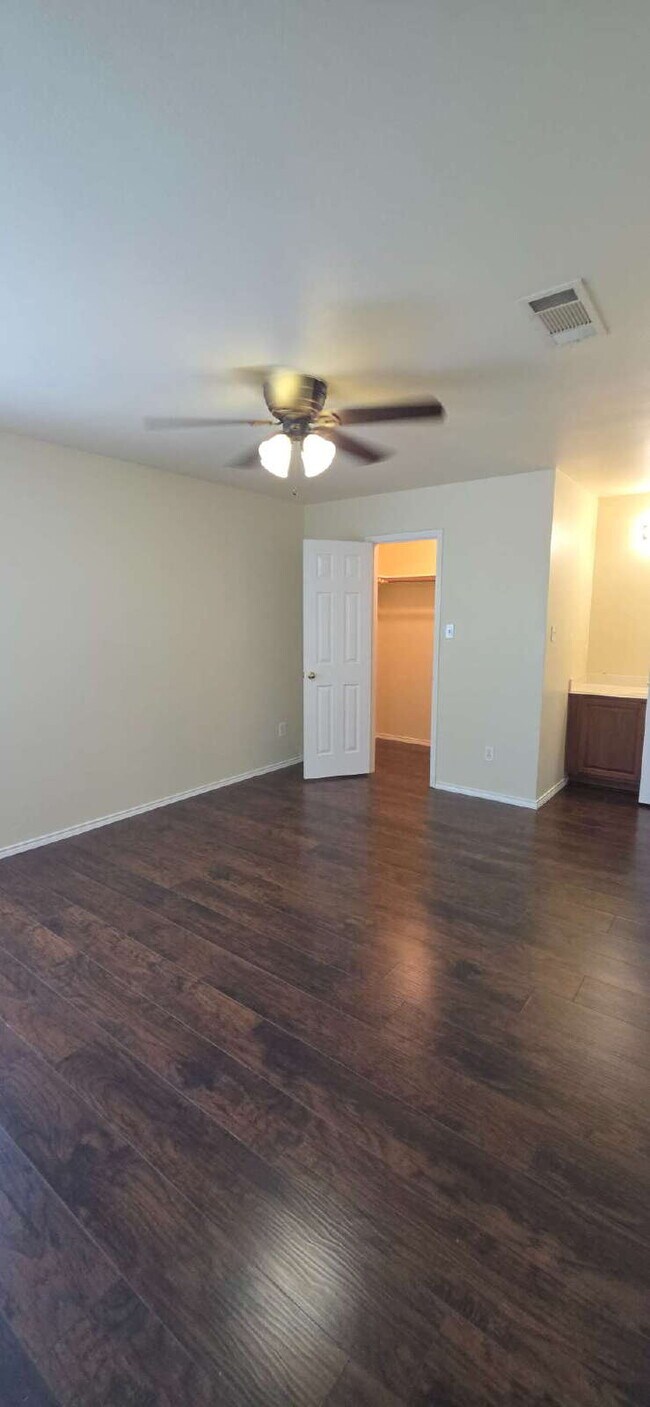 Building Photo - Expansive Mansfield Home with 5 Bedrooms, ...