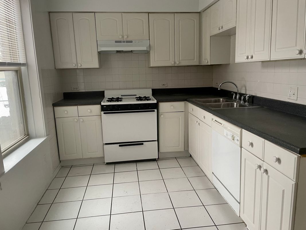 Building Photo - 548 Elmwood Ave