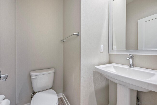 Building Photo - 16242 Camden Cir
