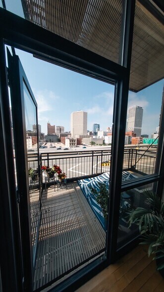 Building Photo - 400 N Broadway