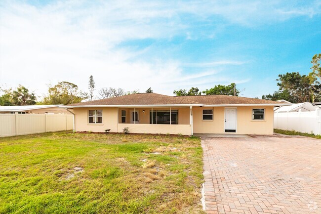 Building Photo - 2108 Outer Dr