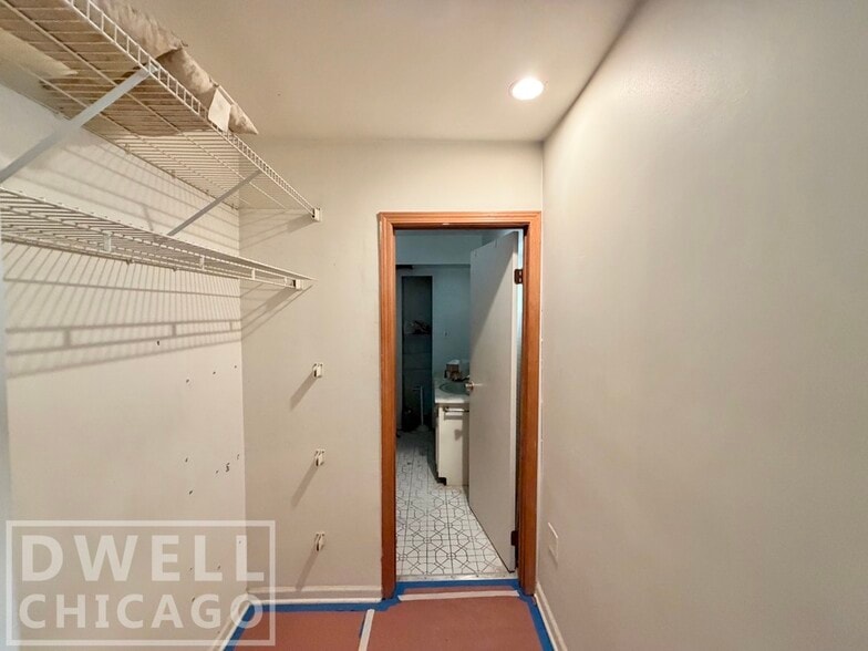 Building Photo - 518 N Hermitage Ave
