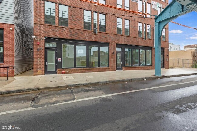 Building Photo - 2214 N Front St