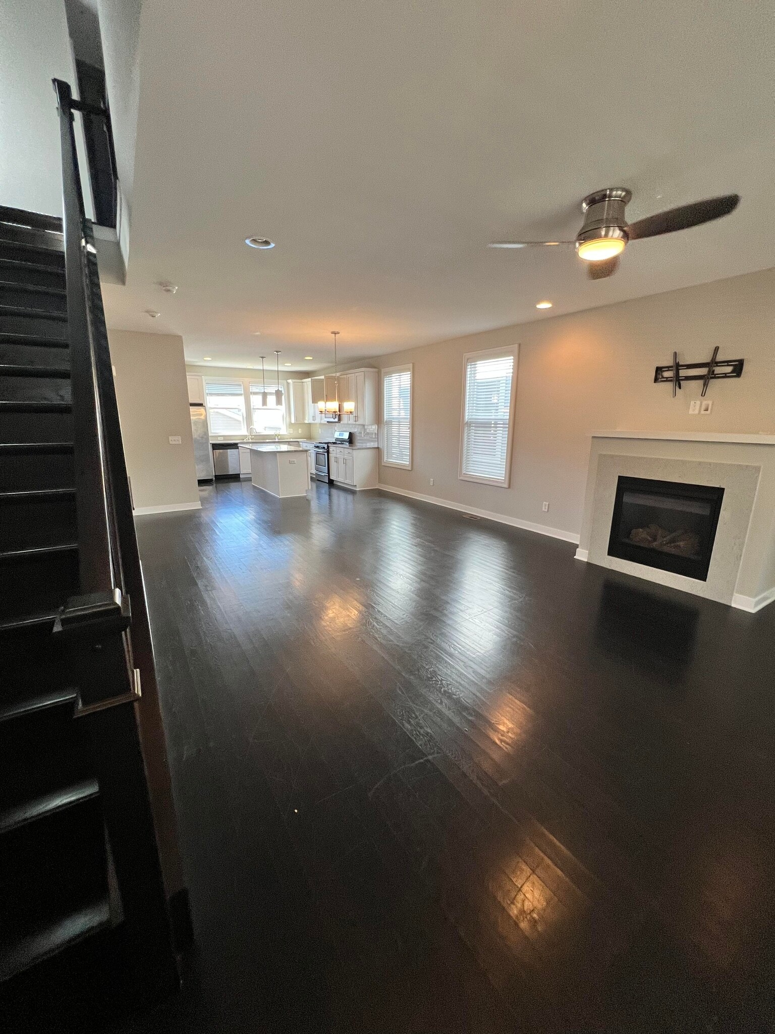 Living Room - 1335 N Grant Ave
