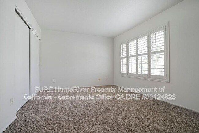 Building Photo - 8811 Salmon Falls Dr