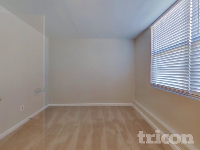 Building Photo - 3350 Slate Dr