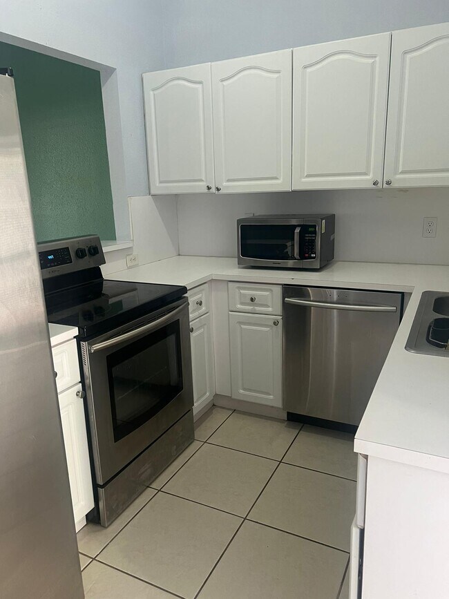 Building Photo - 3004 San Remo Cir