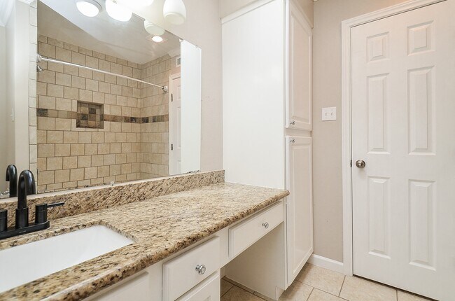 Building Photo - 13074 Trail Hollow Dr