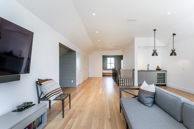 Building Photo - 36 Yuza Mini Ln