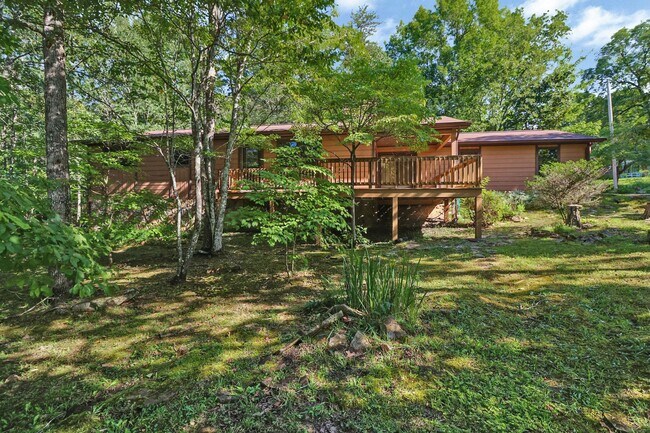 Building Photo - 3 bedroom / 2 bath on a private corner lot in Fairfield Glade