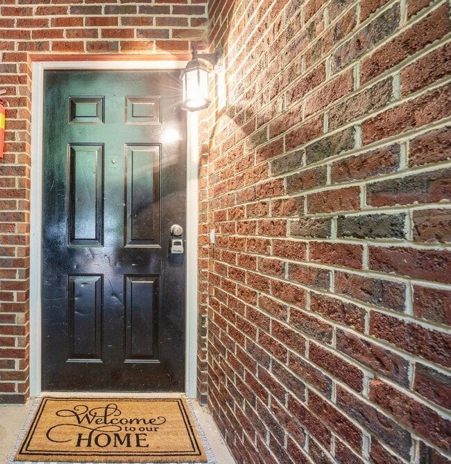 Building Photo - FULLY FURNISHED EXCLUSIVE SHORT AND MIDTERM RENTAL ONLY!