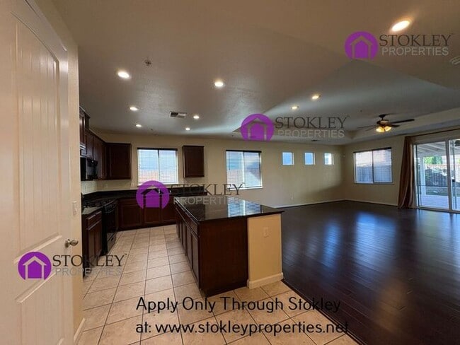 Building Photo - 2573 Tampico Dr