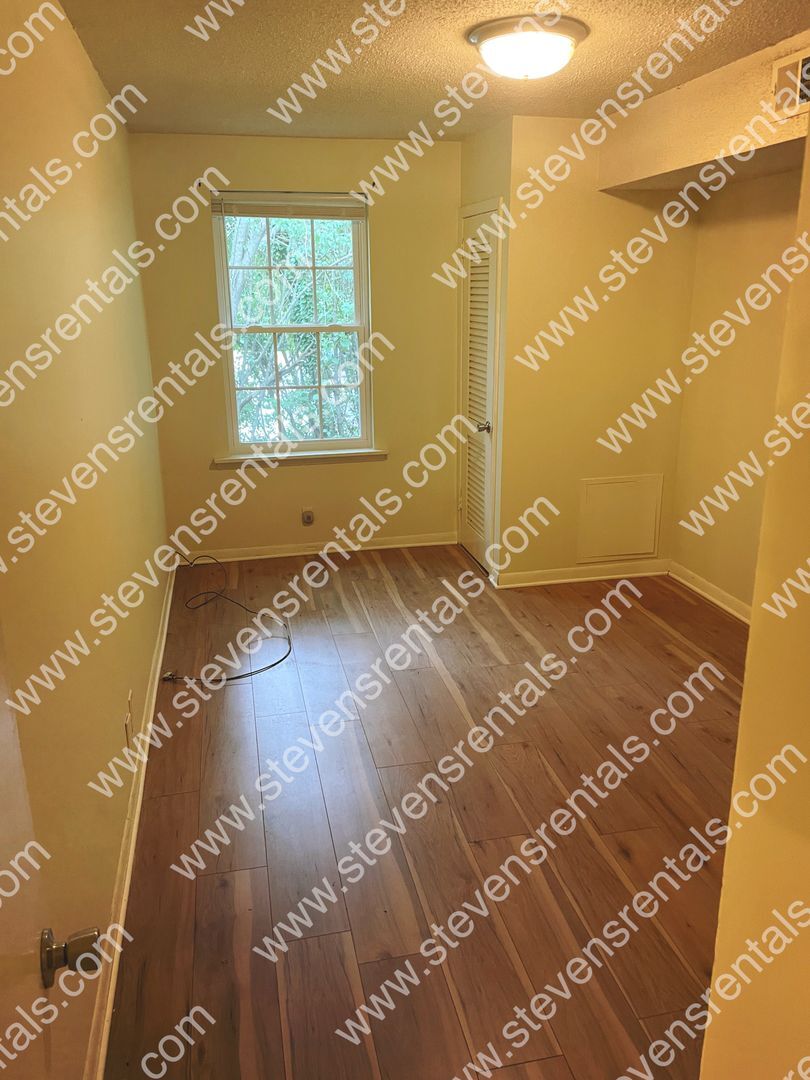 Building Photo - 441 Harding Pl