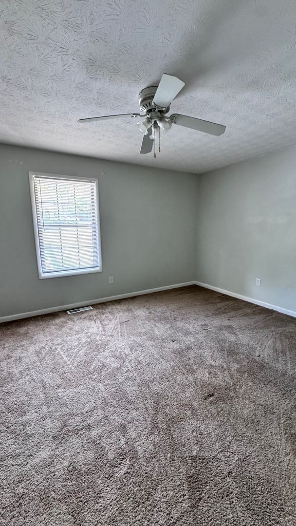 Building Photo - 2BR/1.5BA End Unit Townhome Near Downtown Snellville!