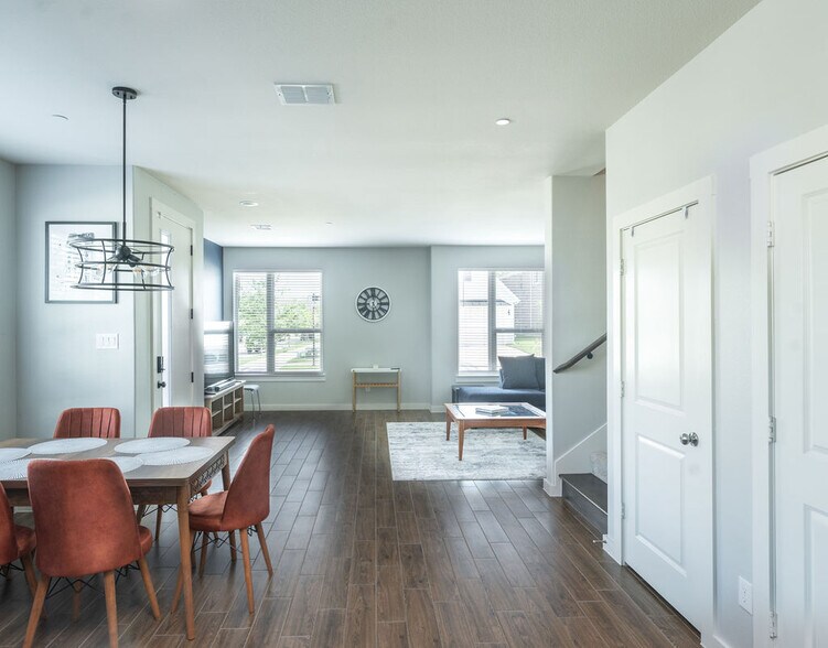 Building Photo - 1401 Alberti Ave