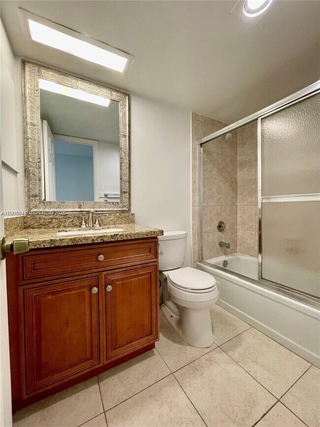Building Photo - 2320 S Cypress Bend Dr
