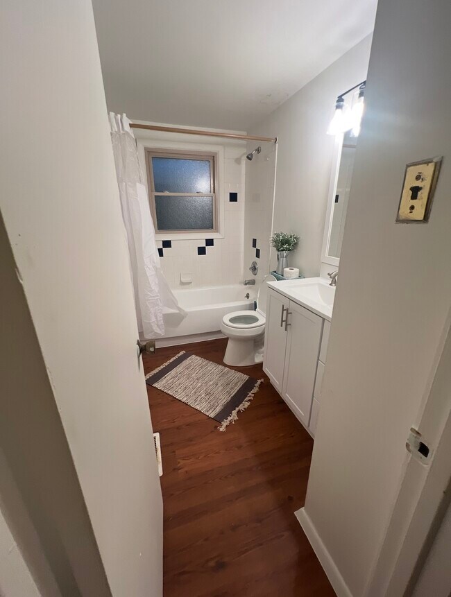 Building Photo - 115 Kings Ct