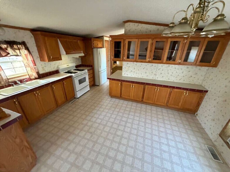 Building Photo - 905 W 37th Ave