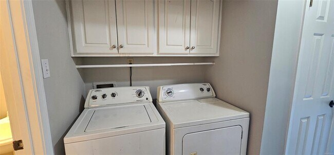 Building Photo - 842 Loder St
