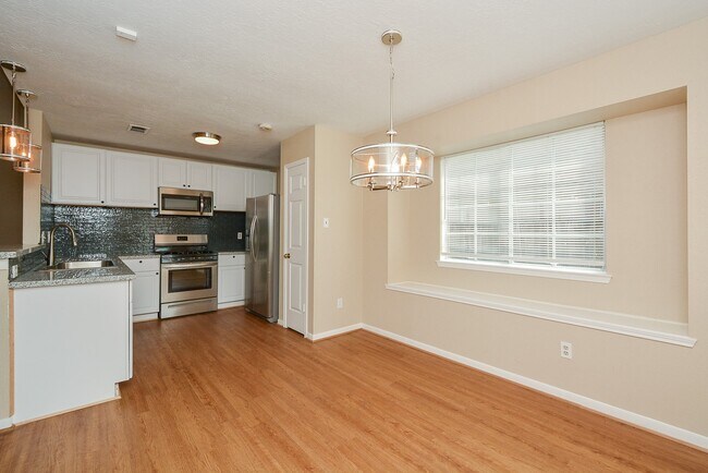 Building Photo - 22811 Market Square Ln