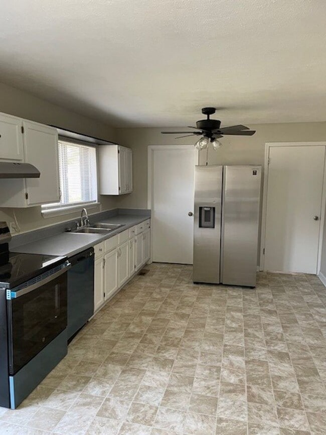 Building Photo - SINGLE FAMILY HOME ~ MOVE IN SPECIAL: NO RENT UNTIL FEBRUARY