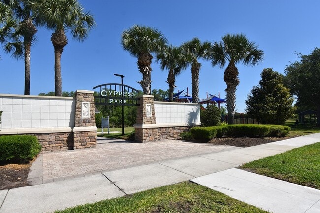 Building Photo - 4 Bed/3.5 Bath, Pool and Waterfront home, ...