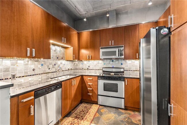 Building Photo - 943 Peachtree St NE