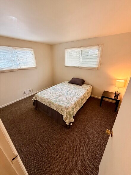 Building Photo - 310 Poplar St