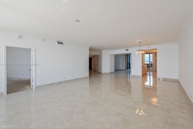 Building Photo - 2 br, 3 bath Condo - 3200 N Ocean Blvd Apt...