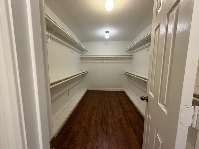 Building Photo - 7818 King Arthur Ct