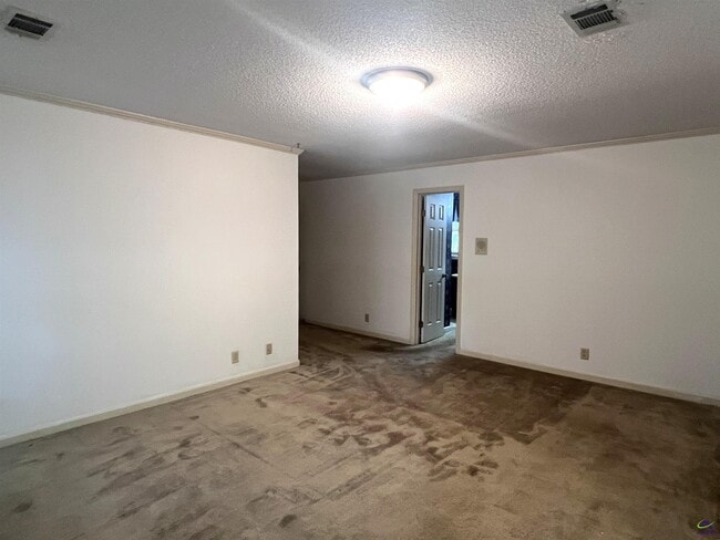 Building Photo - 136 River Knoll