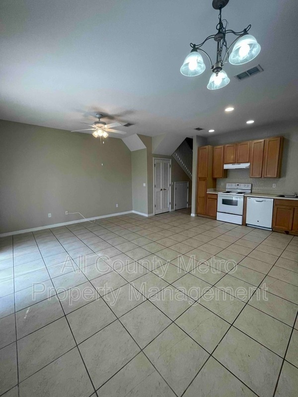Building Photo - 2468 Caravelle Cir
