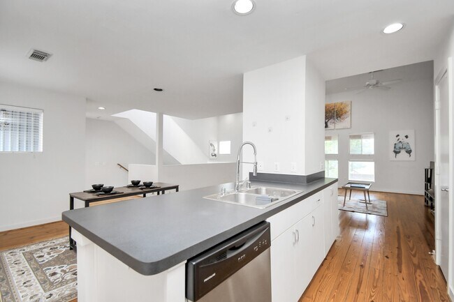 Building Photo - 1806 Drew St