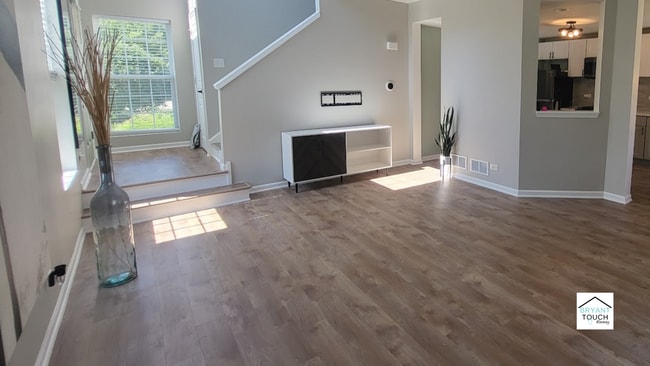 Building Photo - 187 W Buckingham Dr