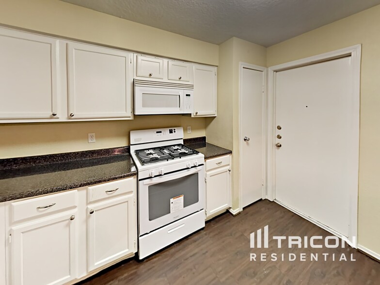 Building Photo - 943 Somercotes Ln