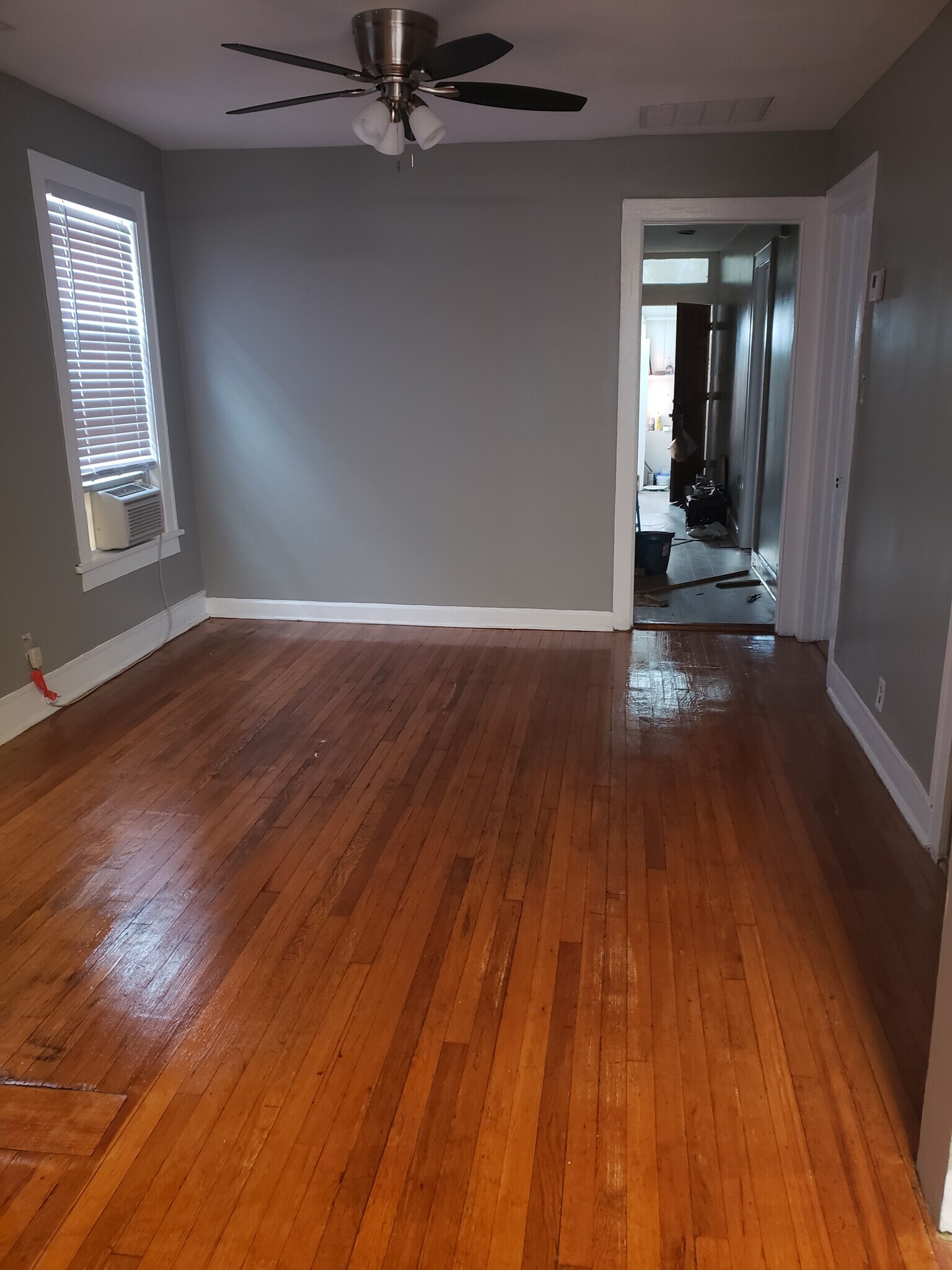 Building Photo - 938 N Parkside Ave