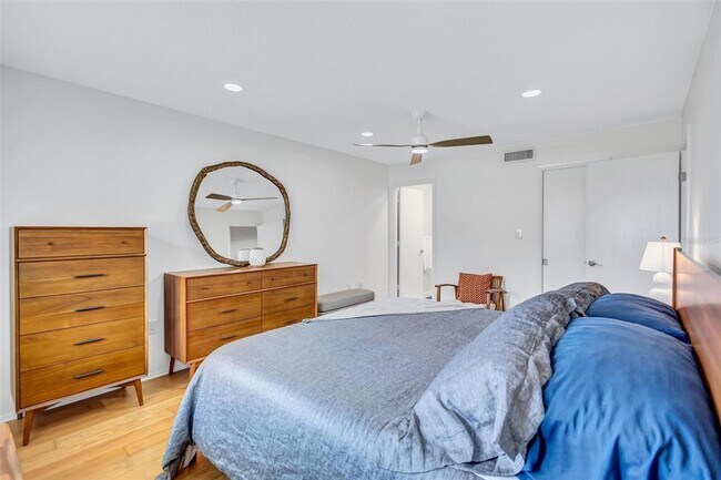 Building Photo - 1600 1st Ave W