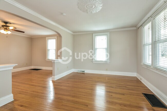 Building Photo - Fantastic 2bd/1ba home! Let yourself in!