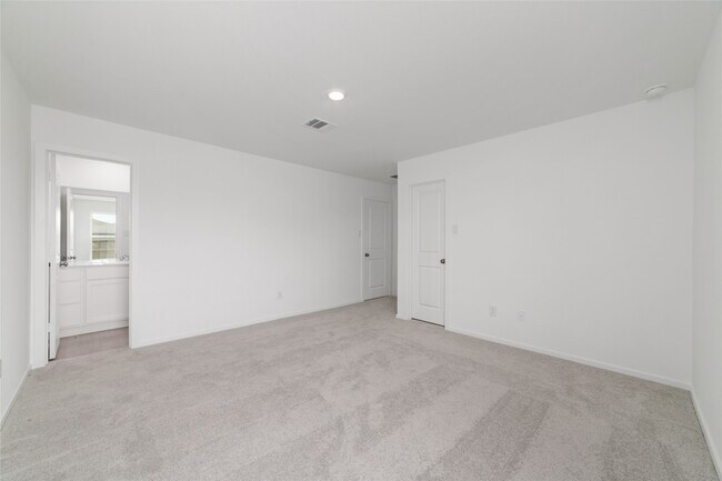 Building Photo - 3064 Huntersville Dr