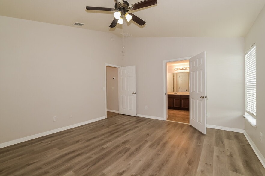 Building Photo - 907 Muirwood Way