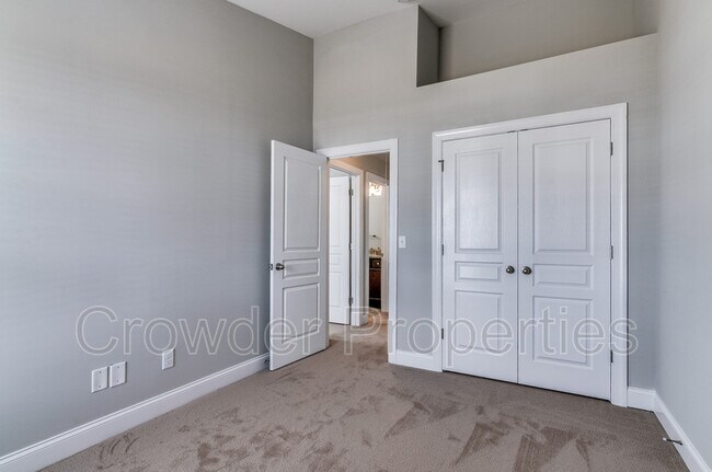 Building Photo - 362 Halton Crossing Dr SW