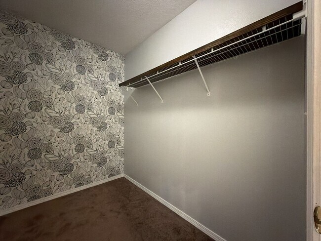 Building Photo - 5042 NE Schoeler Cir