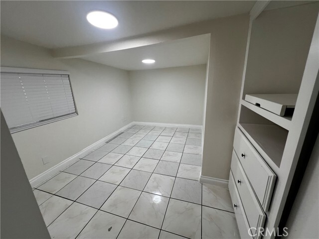 Building Photo - 6576 Lorena Ave