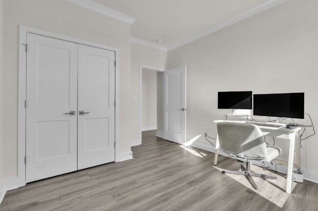 Building Photo - Elegant 5BR/4BA Home Minutes from the Swam...