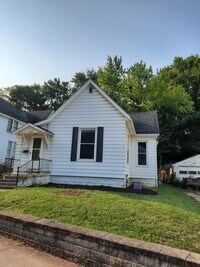 Building Photo - Lovely 3 bedroom 1 bath home