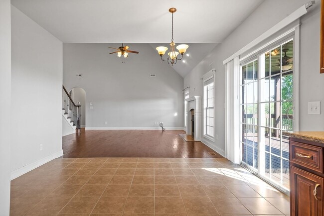 Building Photo - Three Bedroom with Bonus on Exit 8!