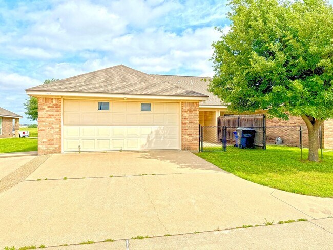 Building Photo - 9820 Salem Way