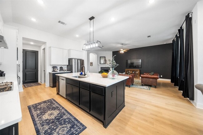 Building Photo - 15040 Berry Brk Dr