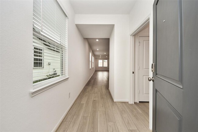 Building Photo - 18010 Whitetail Run Ln